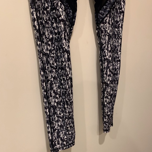 Fabletics Mesh Black Leggings Size M - Picture 4 of 8